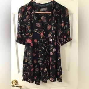 ANTHROPOLOGIE SZ XS VISCOSE BLOUSE FLOWERS SEMI SHEER EUC BUTTON UP